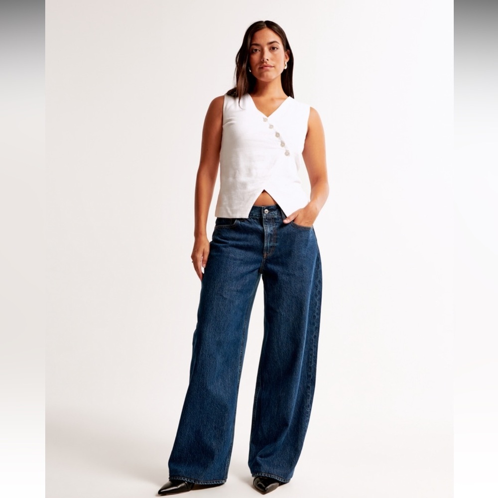 A&F Curve Love Low Rise Ultra Loose Jeans SHORT